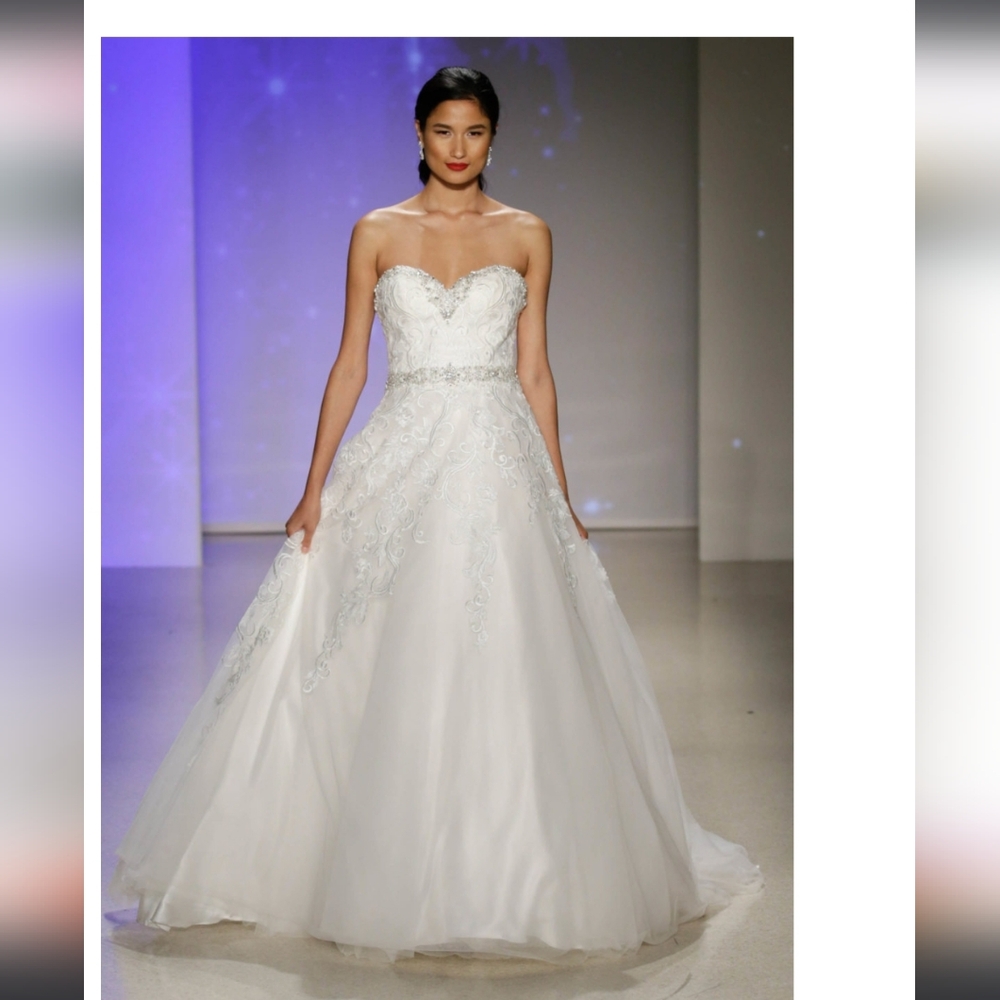 Alfred Angelo : Disney Fairy Tale Bridal 272